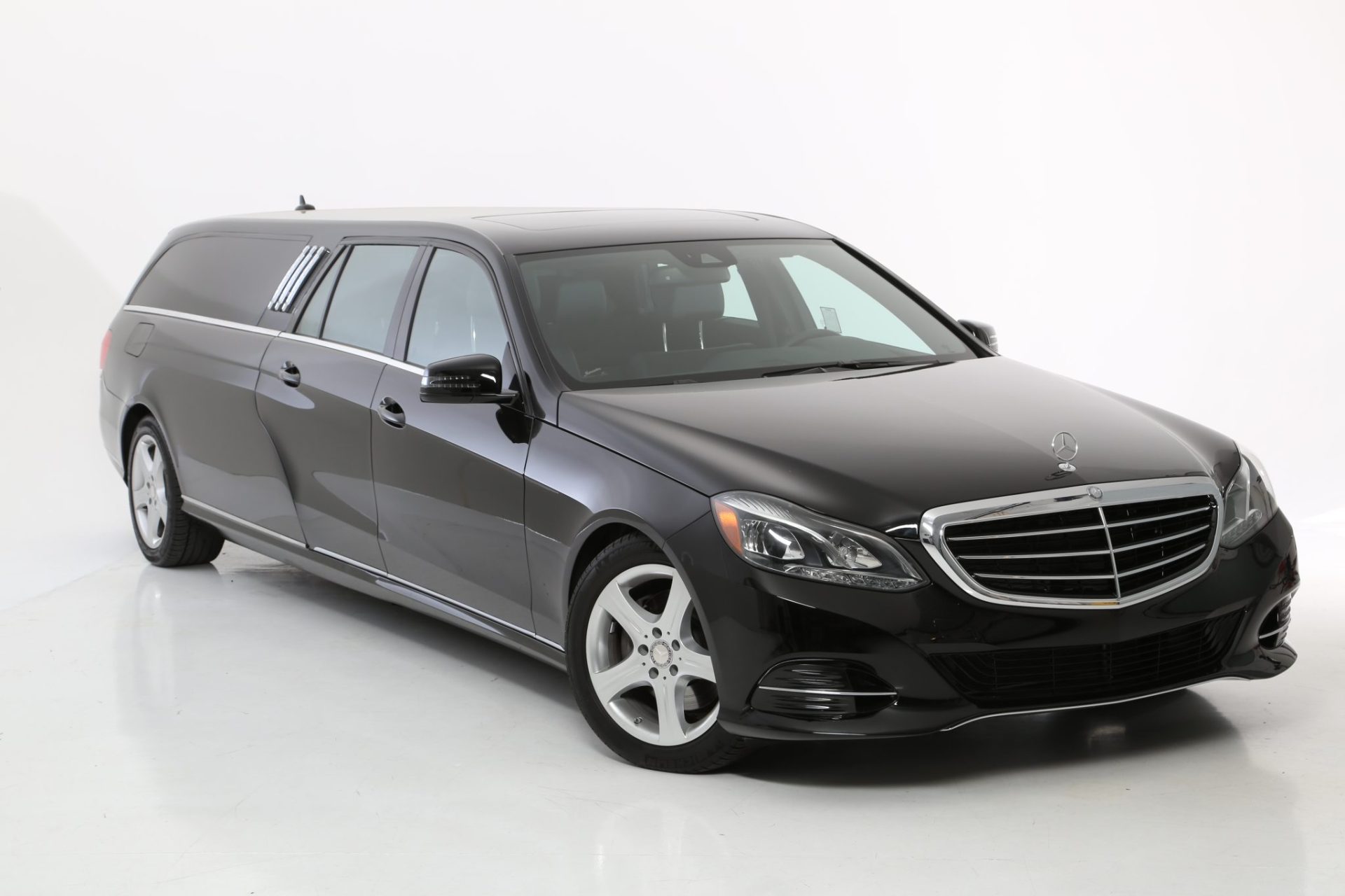 Mercedes Benz S-Class Hearse Limousine - Exterior Photo #1