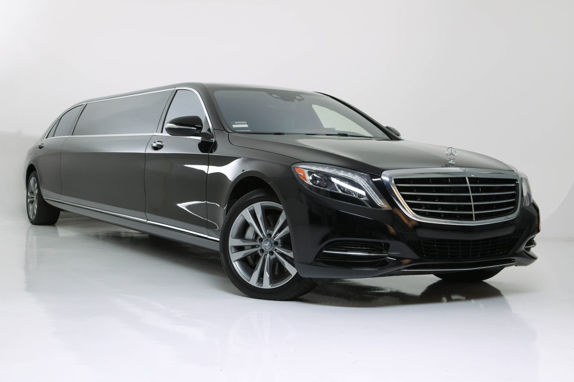 Mercedes Benz S-Class Stretched Limousine - Exterior Photo #2