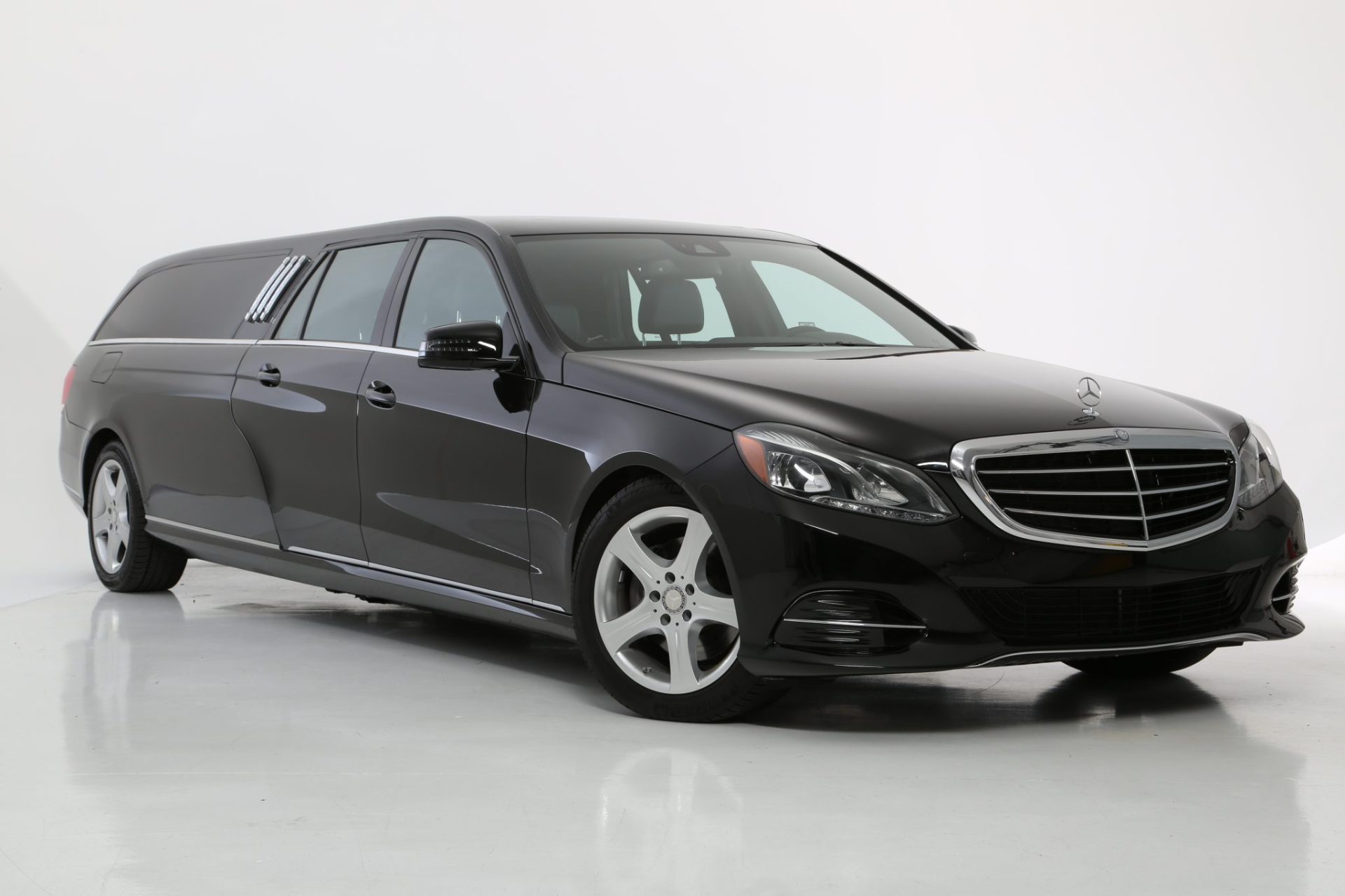 Mercedes Benz S-Class Hearse Limousine - Exterior Photo #2