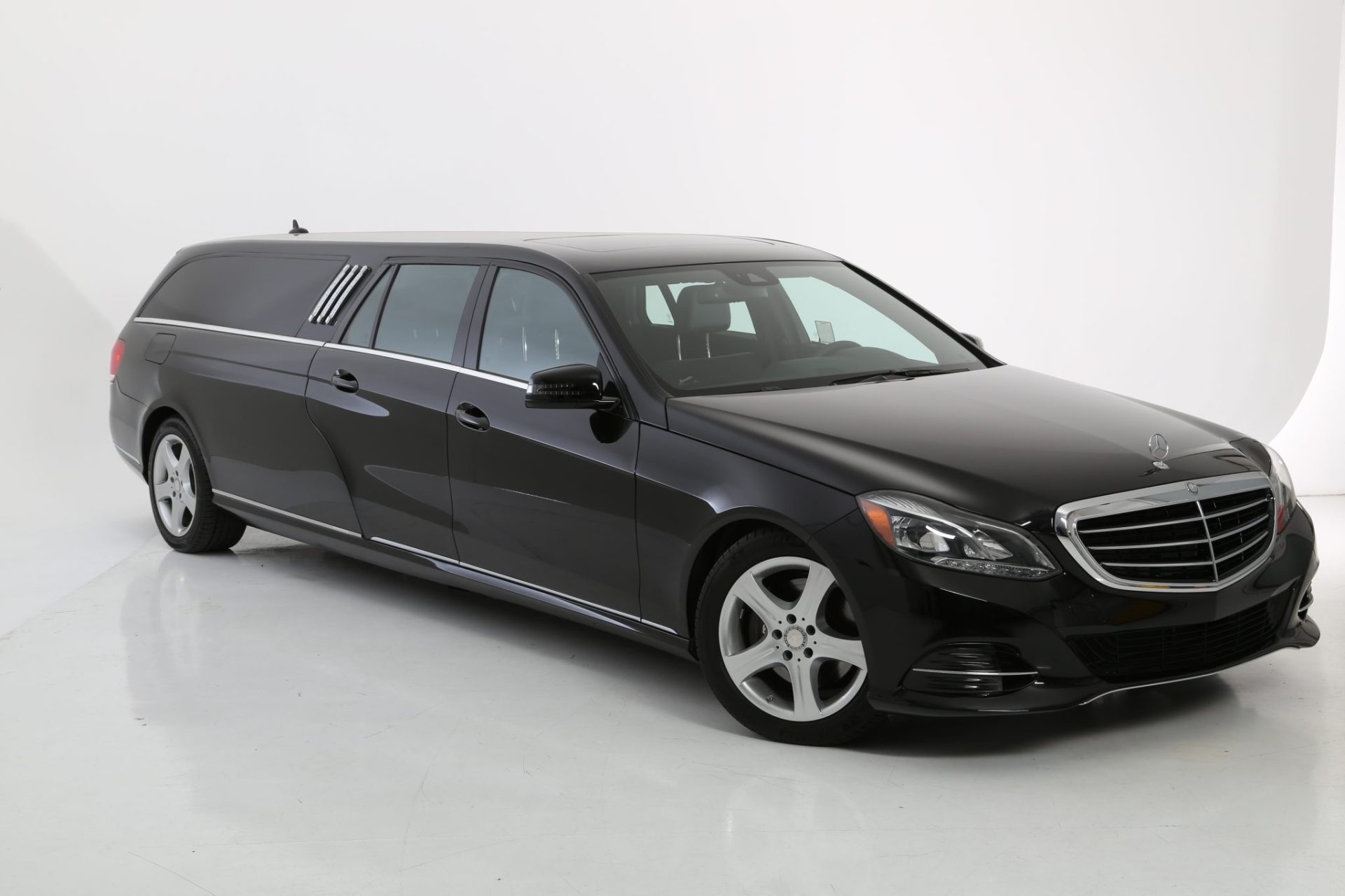 Mercedes Benz S-Class Hearse Limousine - Exterior Photo #3