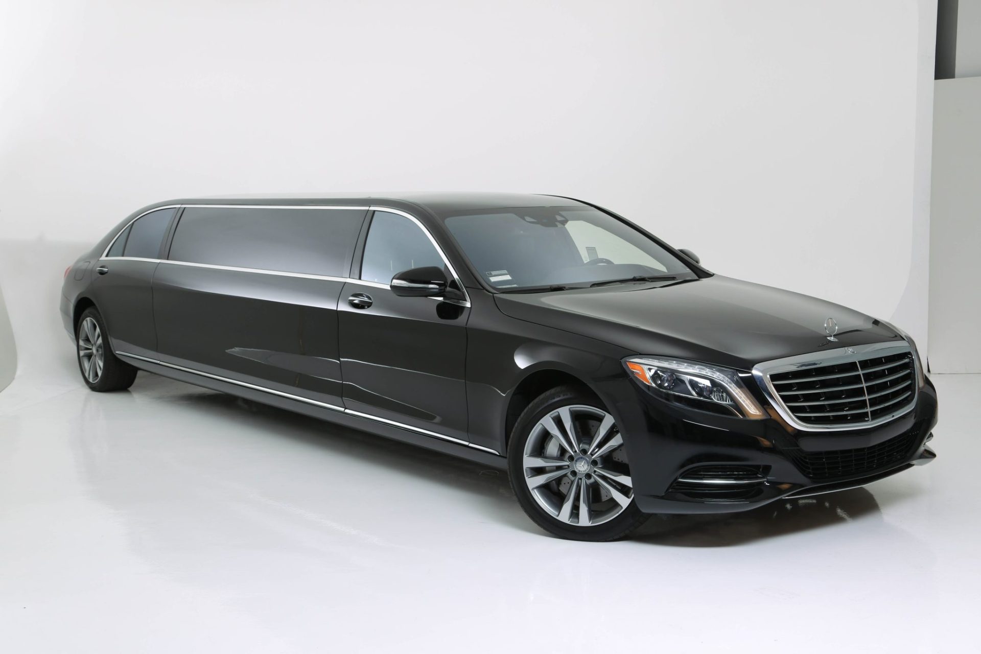 Mercedes Benz S-Class Stretched Limousine - Exterior Photo #3