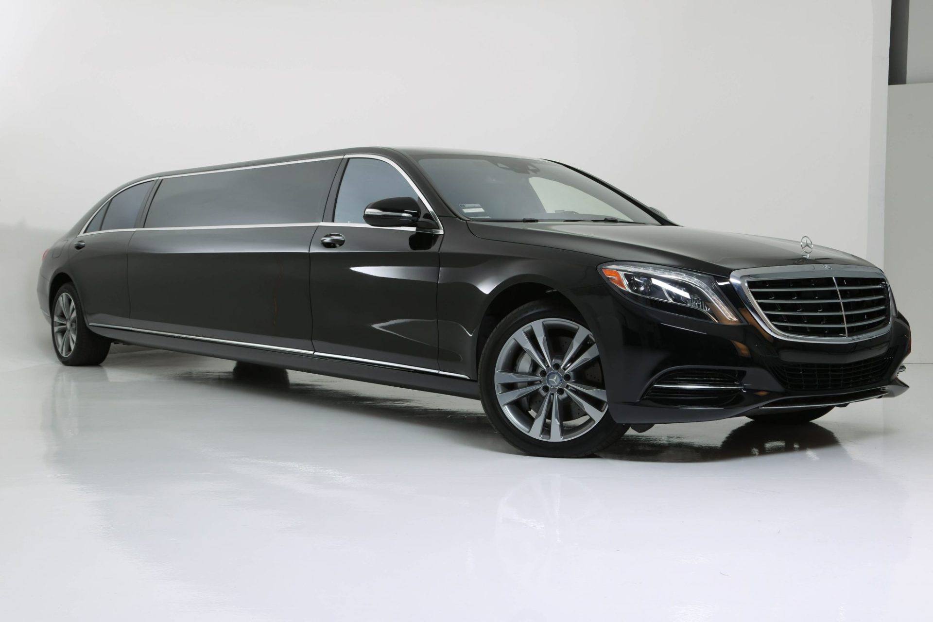 Mercedes Benz S-Class Stretched Limousine - Exterior Photo #4