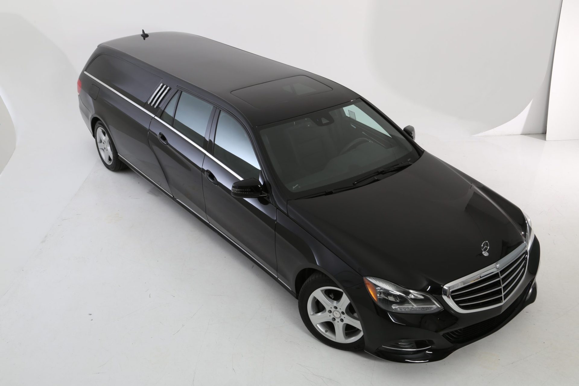 Mercedes Benz S-Class Hearse Limousine - Exterior Photo #5