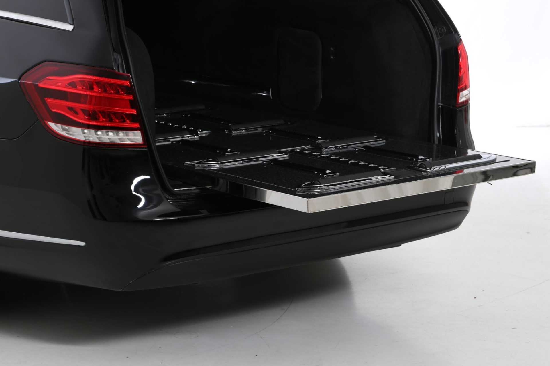 Mercedes Benz S-Class Hearse Limousine - Exterior Photo #17