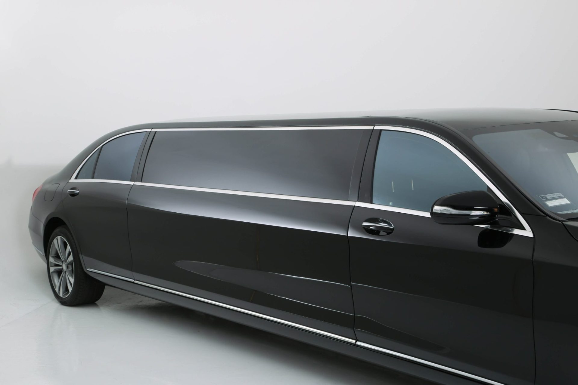 Mercedes Benz S-Class Stretched Limousine - Exterior Photo #15