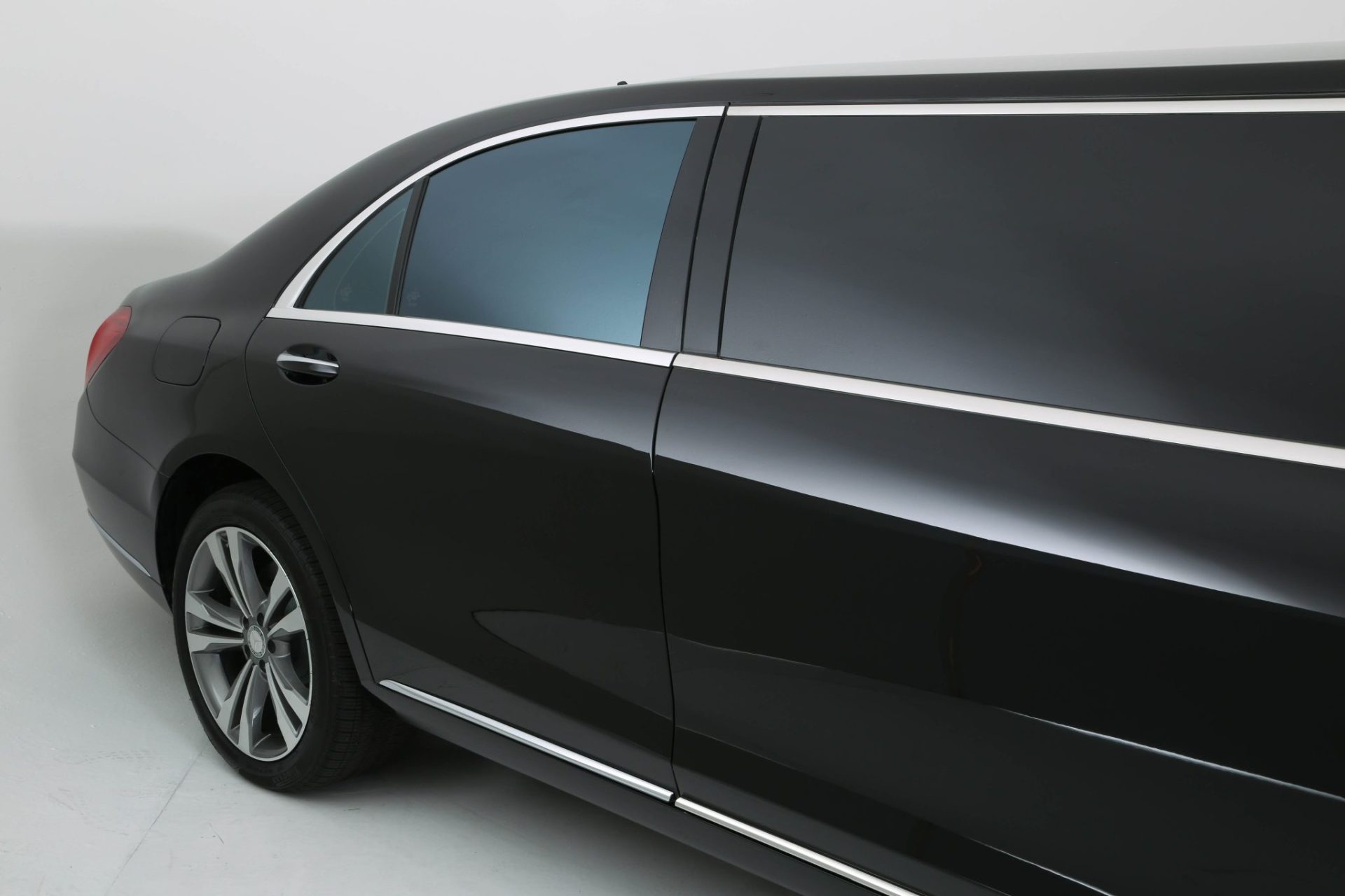 Mercedes Benz S-Class Stretched Limousine - Exterior Photo #17