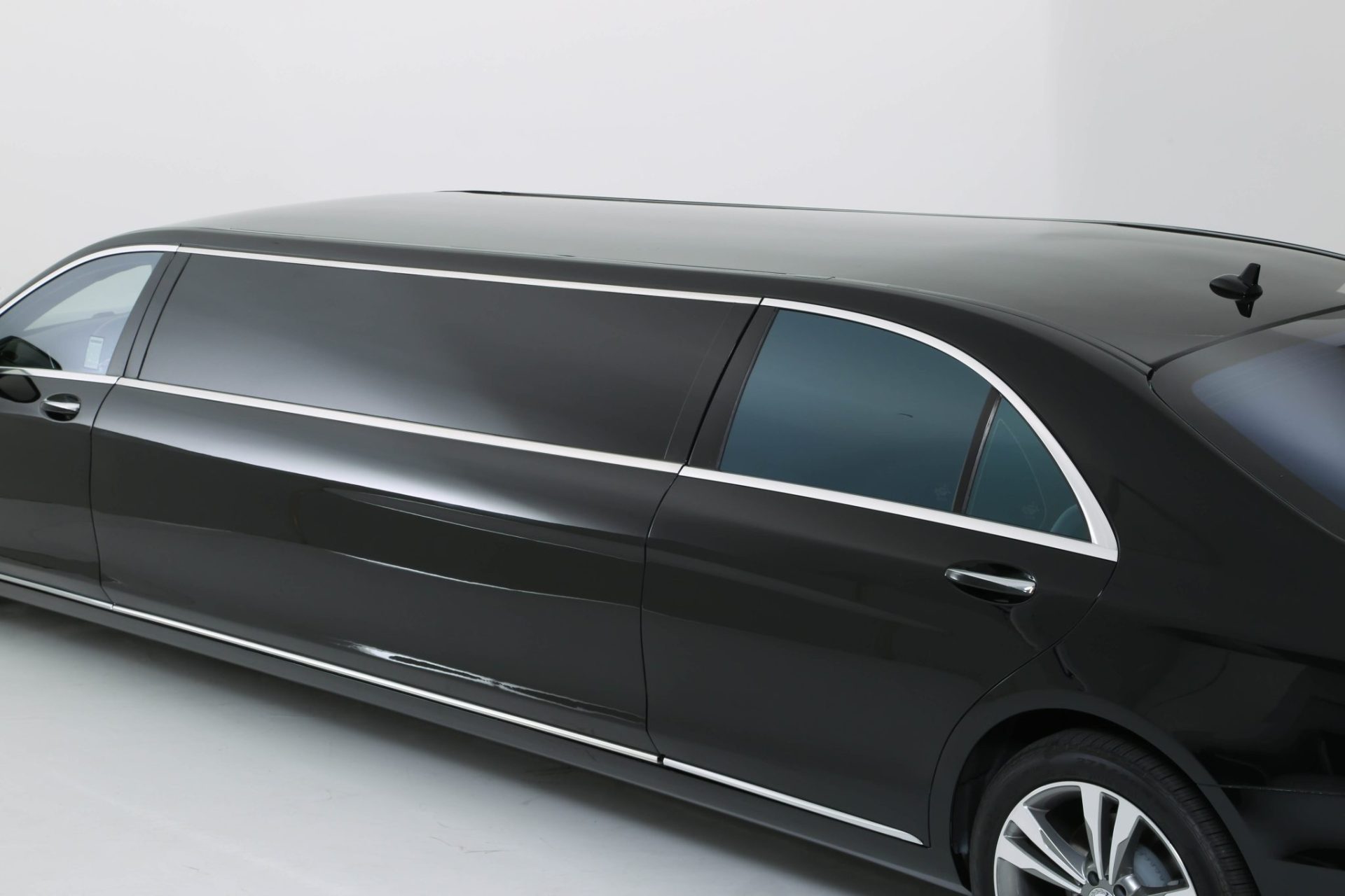 Mercedes Benz S-Class Stretched Limousine - Exterior Photo #18