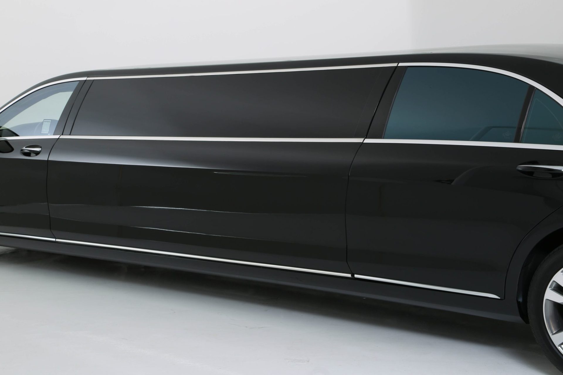 Mercedes Benz S-Class Stretched Limousine - Exterior Photo #20