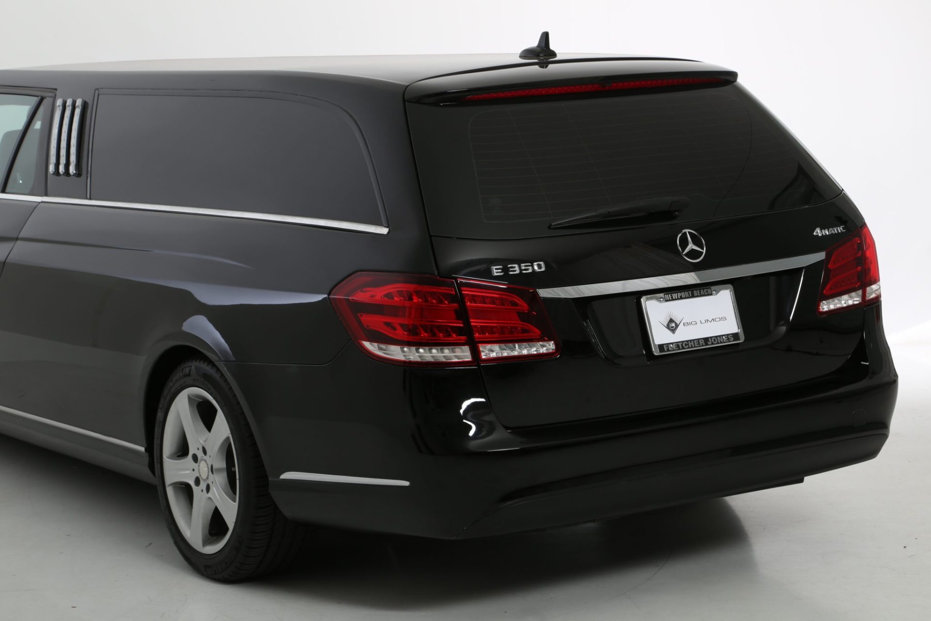 Mercedes Benz S-Class Hearse Limousine - Exterior Photo #37