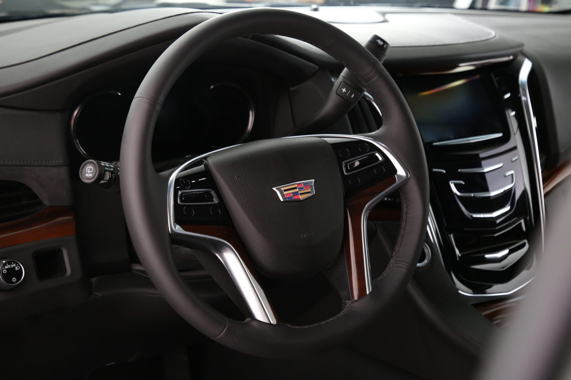 Cadillac Escalade ESV Limousine - Interior Photo #2