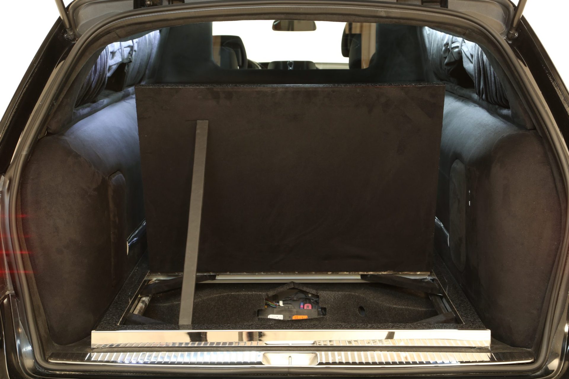 Mercedes Benz S-Class Hearse Limousine - Interior Photo #11