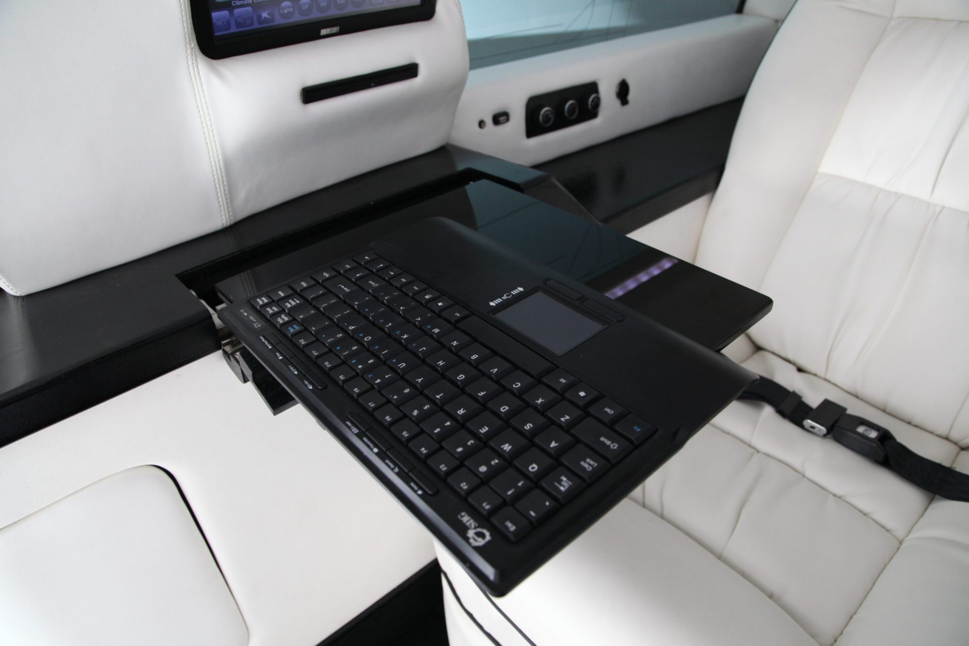 Asanti CEO Mobile Office Limousine - Interior Photo #19